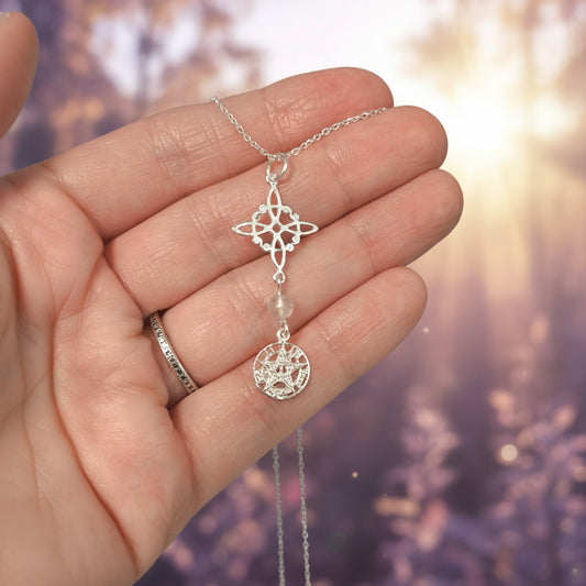 Colgante Triple "Amparo y Visión" – Nudo de Bruja, Cuarzo Transparente y Tetragramatón en Plata de Ley 925