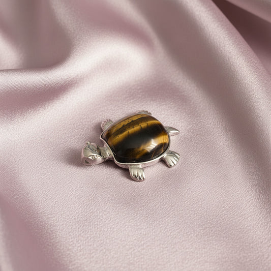 Colgante "Tortuga Ancestral" – Ojo de Tigre Natural en Bisutería Plateada