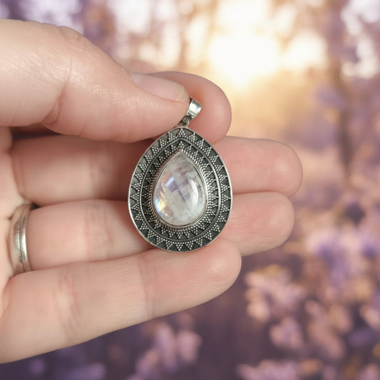 Colgante "Luz de Selene" – Piedra de Luna Natural en Plata de Ley 925 Labrada