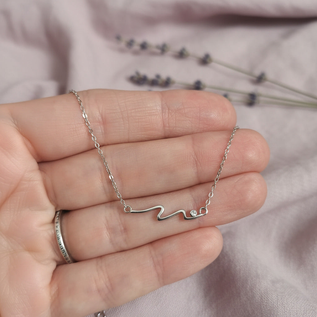 Gargantilla Ondas de Luz - Plata de Ley 925 Rodiada y Circonita Blanca - Amuleto de Fluidez y Regalo Místico