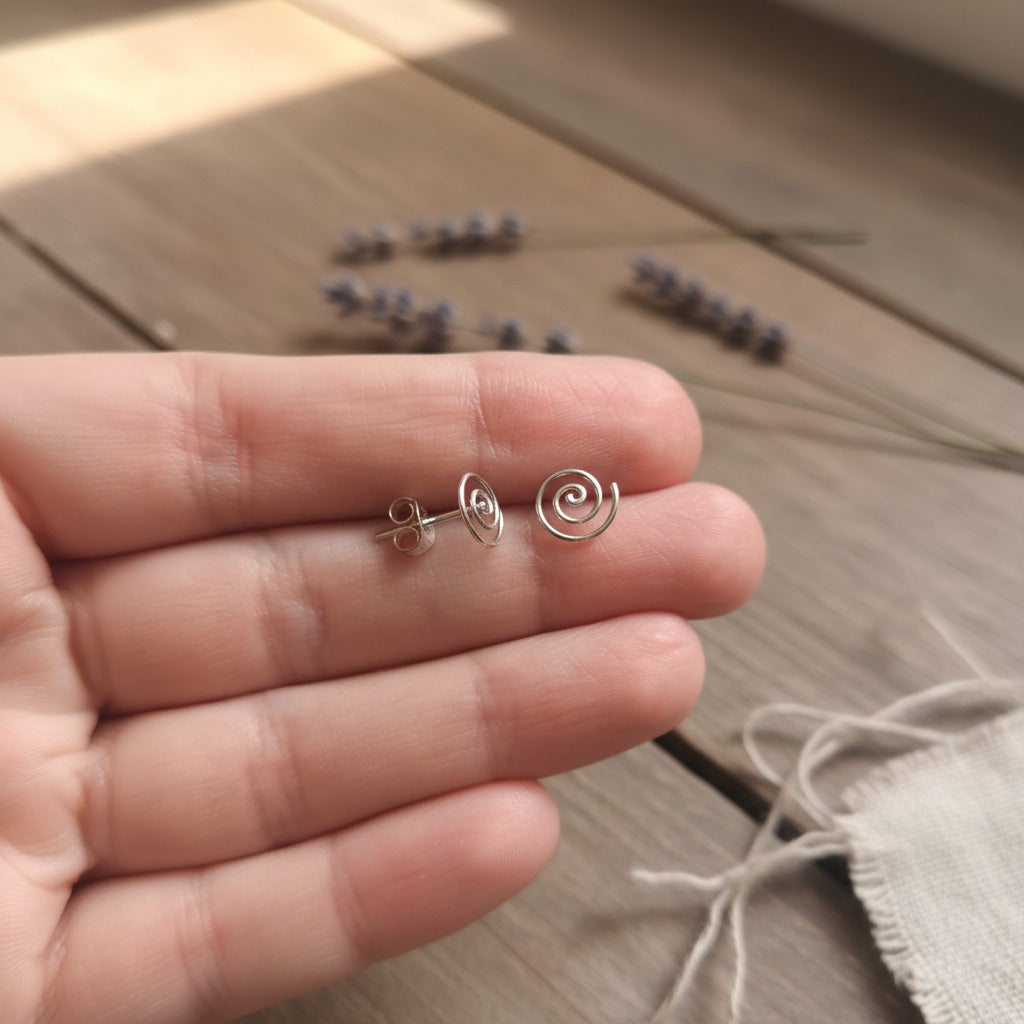 Pendientes Espiral Infinito - Plata de Ley 925 - Amuleto de Evolución y Regalo de Conexión Espiritual