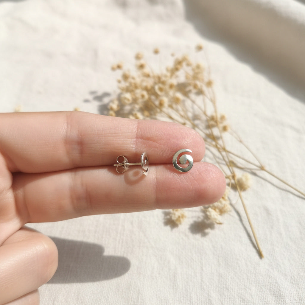 Pendientes de Espiral en Plata de Ley 925 - Amuleto de Evolución Espiritual, Crecimiento Interior y Regalo Místico