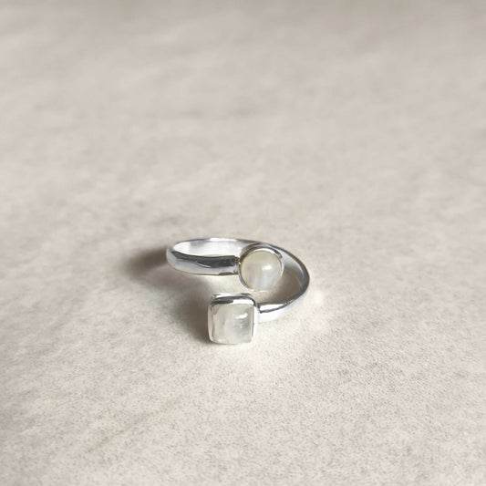 Anillo Ajustable de Plata 925 con Piedra de Luna - Talismán Lunar