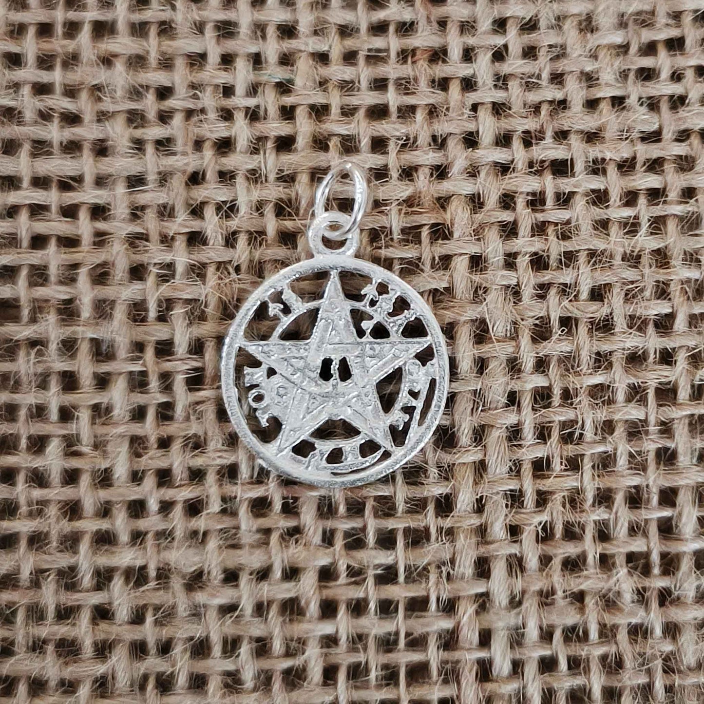 Colgante Tetragramatón en Plata de Ley 16 mm - Protección Espiritual y Poder Divino