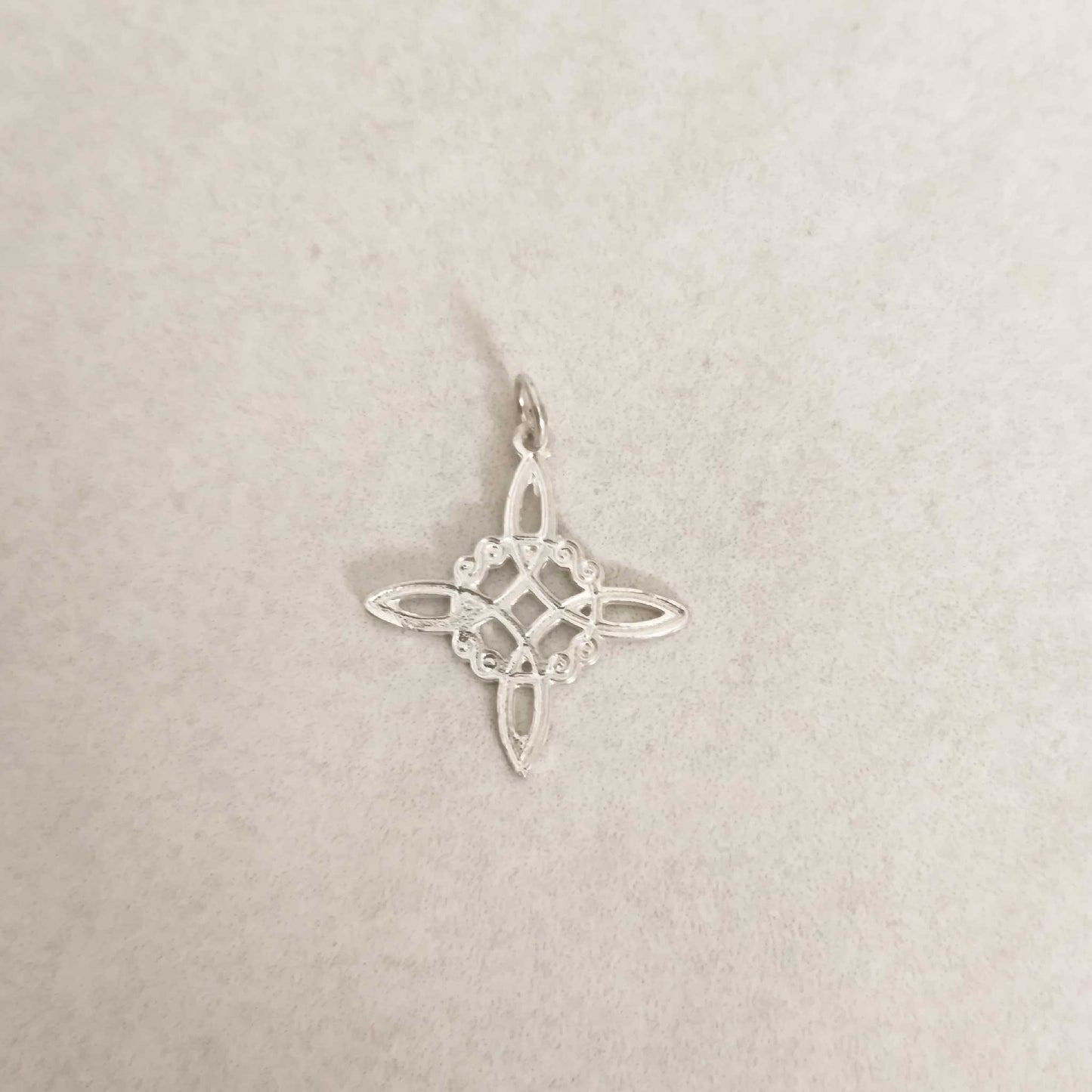 Colgante Nudo de Bruja Plata de Ley 925 - El Amuleto de Máxima Protección Energética