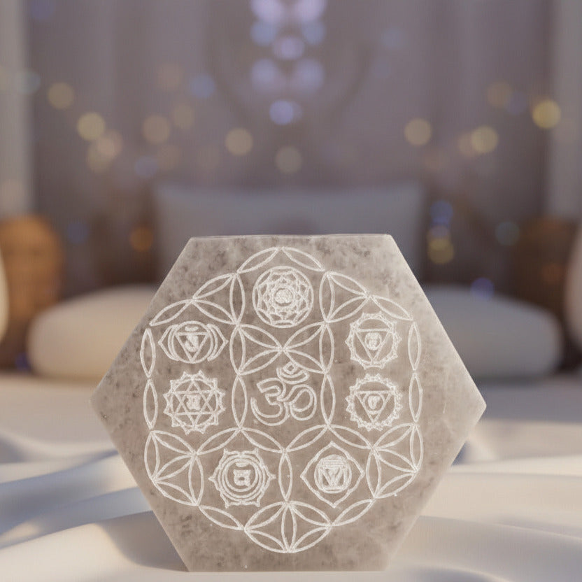 Placa Hexagonal de Selenita Chakras – Base de Alineación y Equilibrio Astral