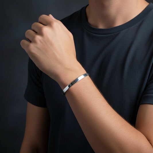 Brazalete Rígido de Acero Inoxidable con Acabado de Rodio - Regalo Minimalista para Hombre