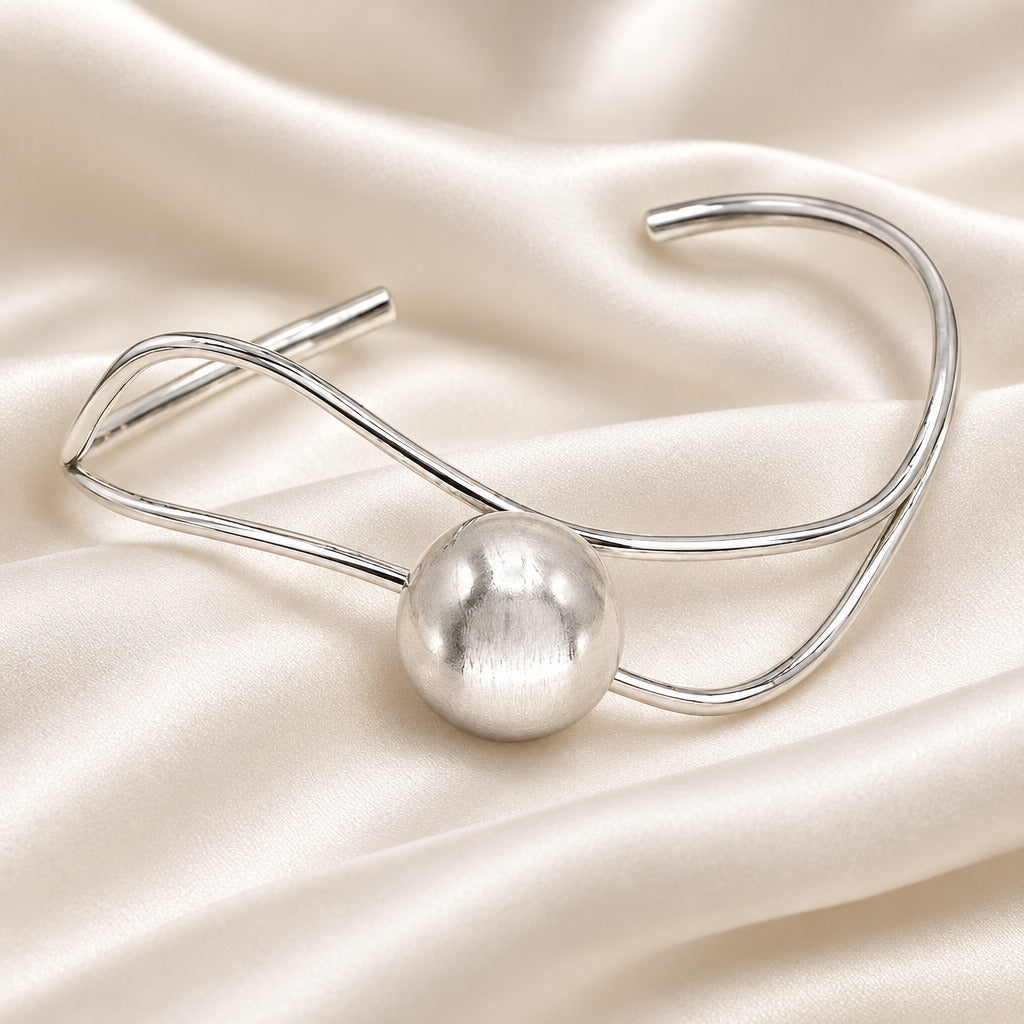 Brazalete Abierto 'Esfera' en Plata de Ley 925 - Diseño de Hilo Doble y Bola 16 mm