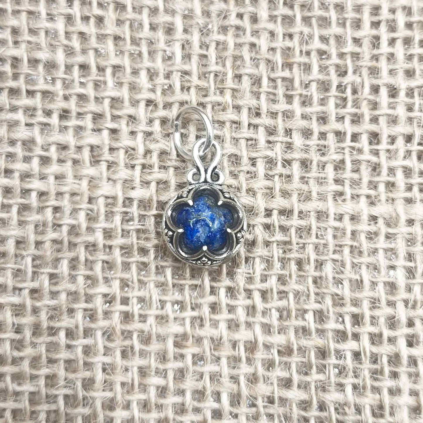 Colgante Gotland (Plata de Ley 925) con Lapislázuli - Sabiduría, Verdad, Iluminación y Activación del Tercer Ojo