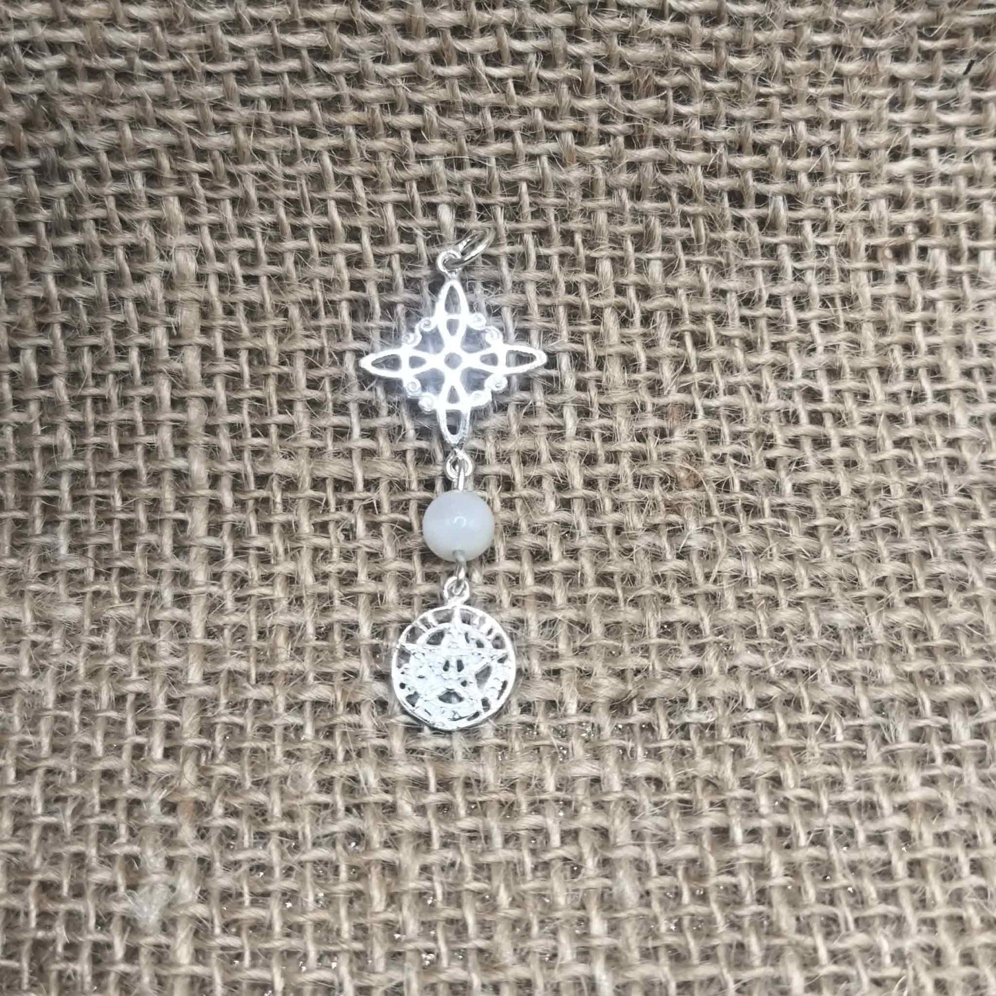 Colgante Triple Protección Femenina (Plata de Ley) - Nudo de Bruja, Tetragramatón y Piedra de Luna