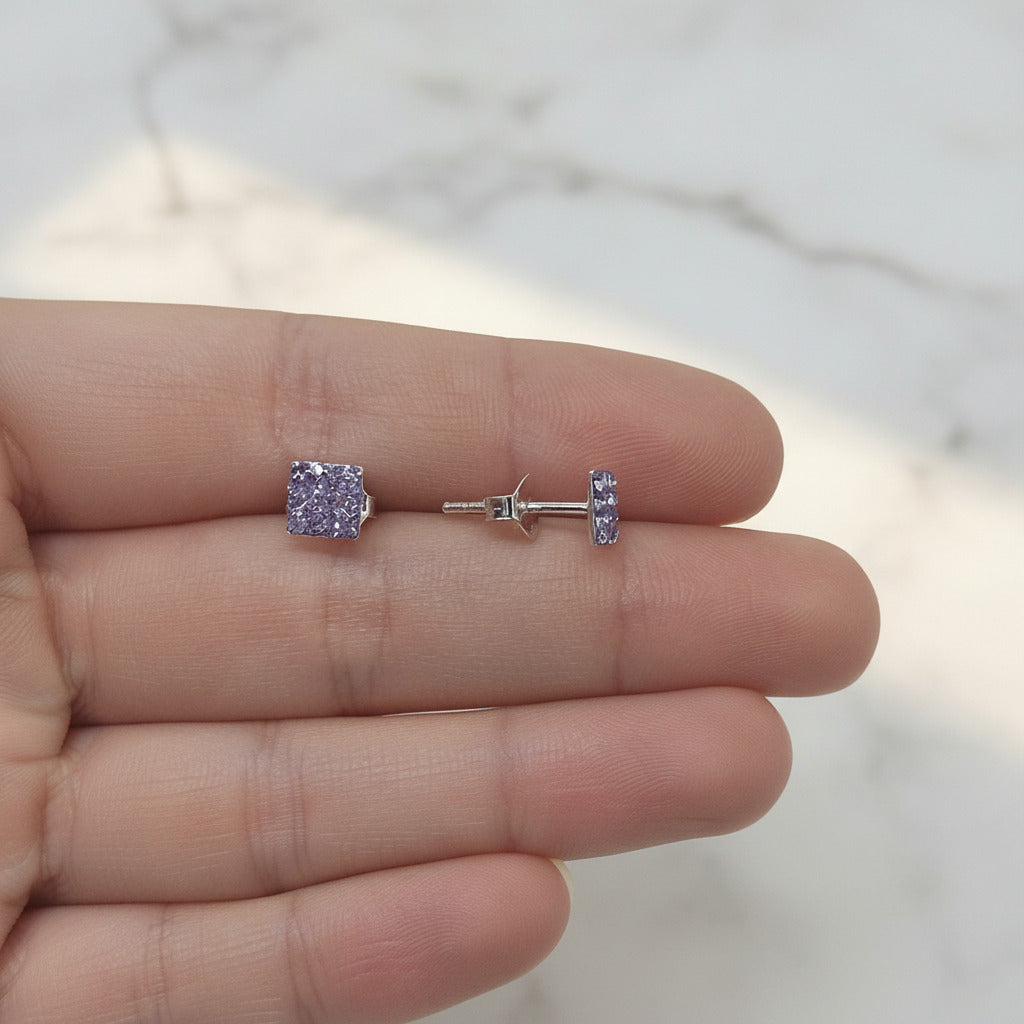 Pendientes de Rombo en Plata de Ley 925 y Cristal Malva - Joya de Botón Minimalista para Regalo Elegante