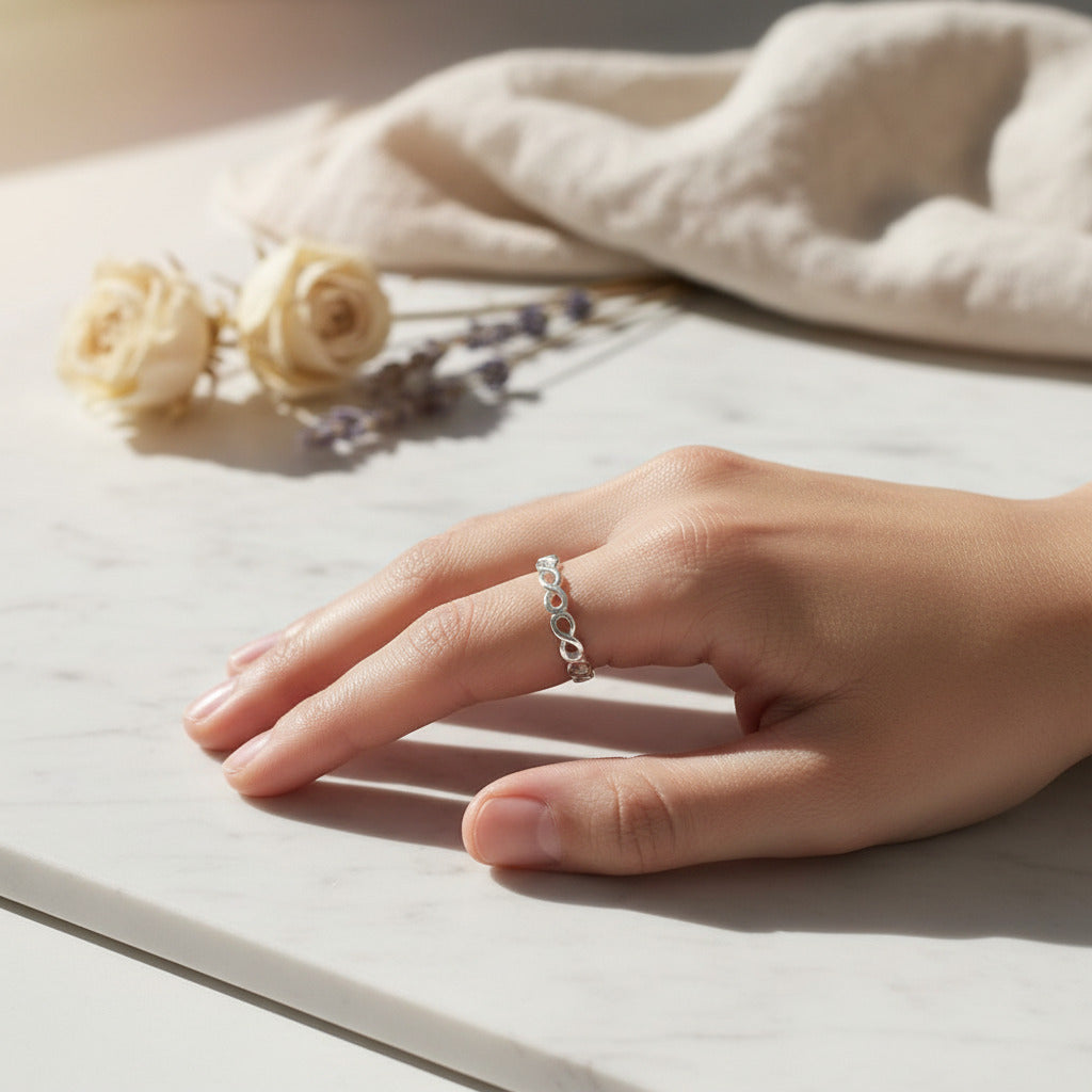 Anillo de Plata de Ley 925 con Símbolo de Infinito Continuo - Sortija Fina Midi de 4mm para Regalo Atemporal