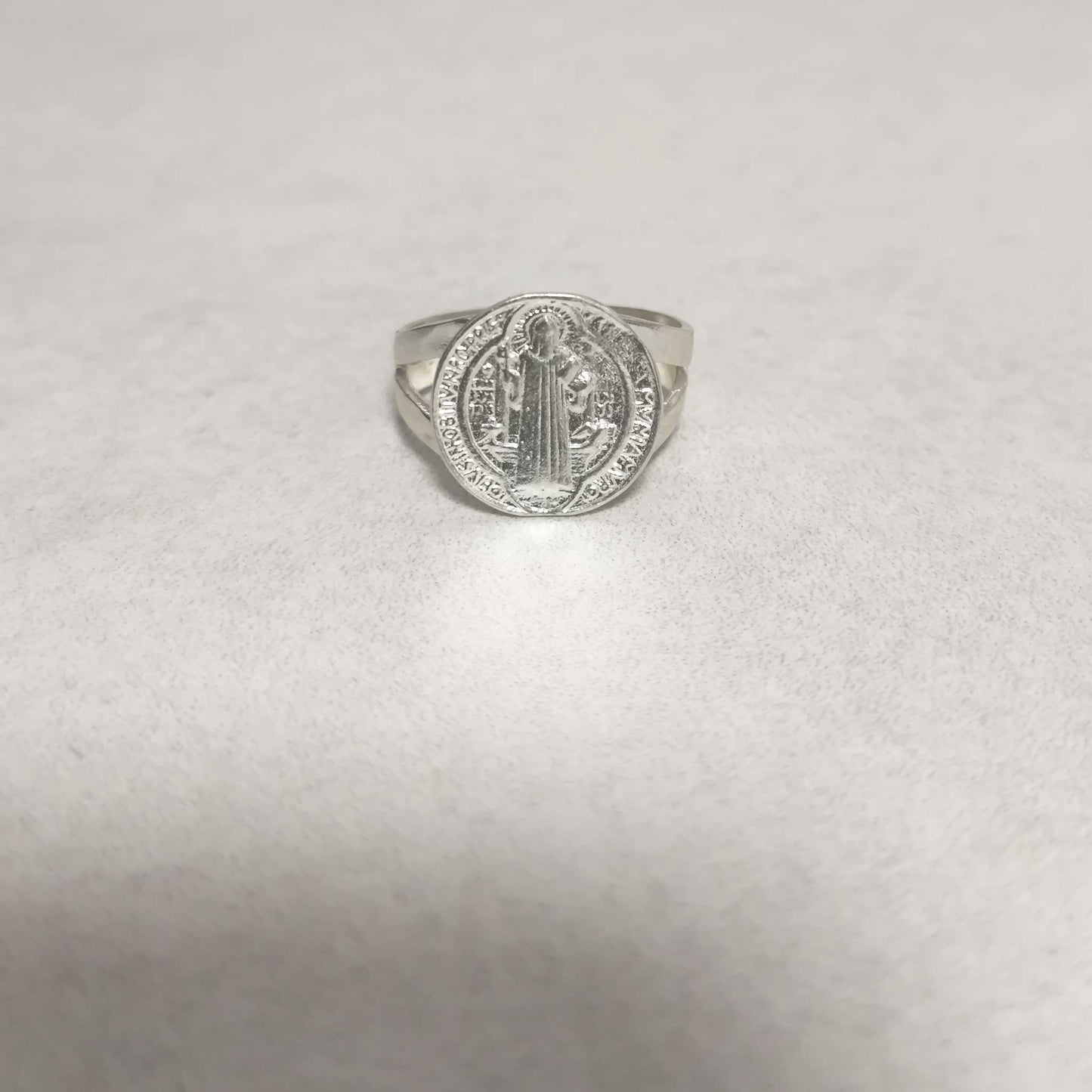 Anillo Ajustable de Plata 925 con Medalla de San Benito