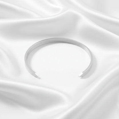 Brazalete Rígido de Acero Inoxidable con Acabado de Rodio - Regalo Minimalista para Hombre