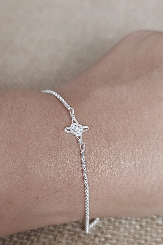 Pulsera "Wiccan Shield": Nudo de Bruja en Plata y Cadena Coreana