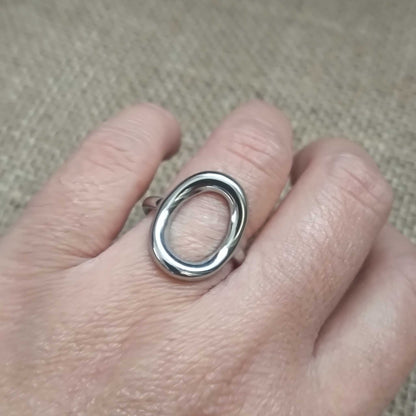 Anillo Ajustable Óvalo de Fuerza - Acero Inoxidable y Diseño Minimalista