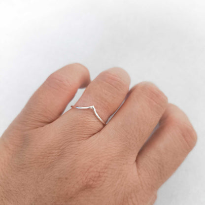 Anillo Minimalista 'Punta de Flecha' en Plata de Ley 925 (Hilo 1.15 mm)