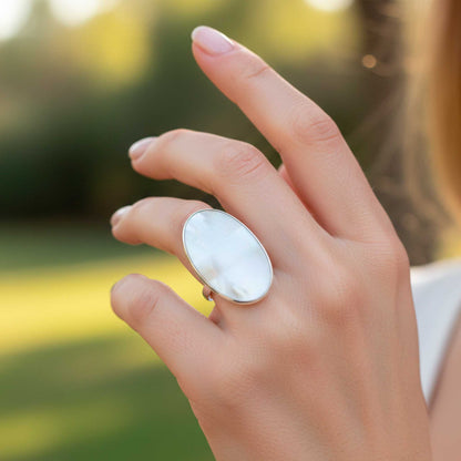 Anillo "Puerta Lunar" de Plata y Nácar - Energía Mística y Ajustable