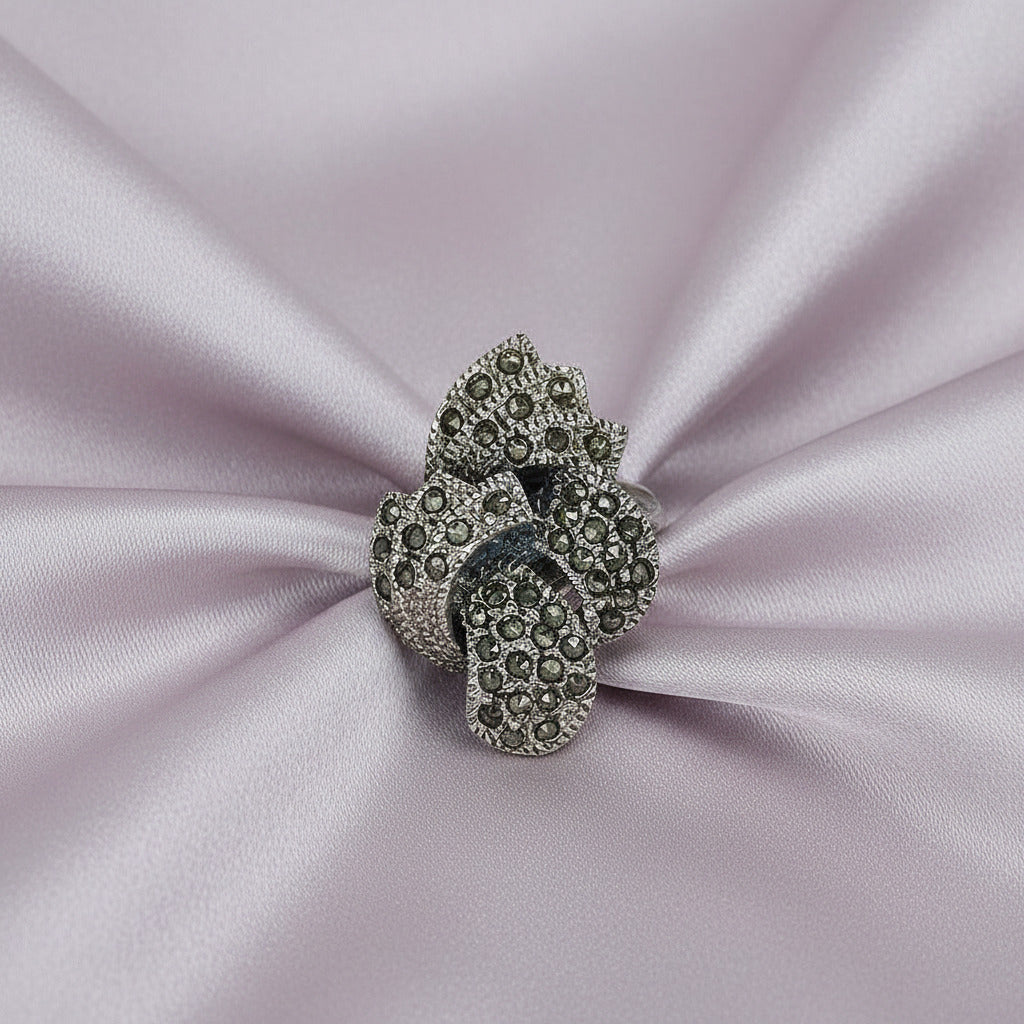 Anillo "Destello de Medianoche" – Sortija de Plata de Ley 925 y Marquesitas Labradas