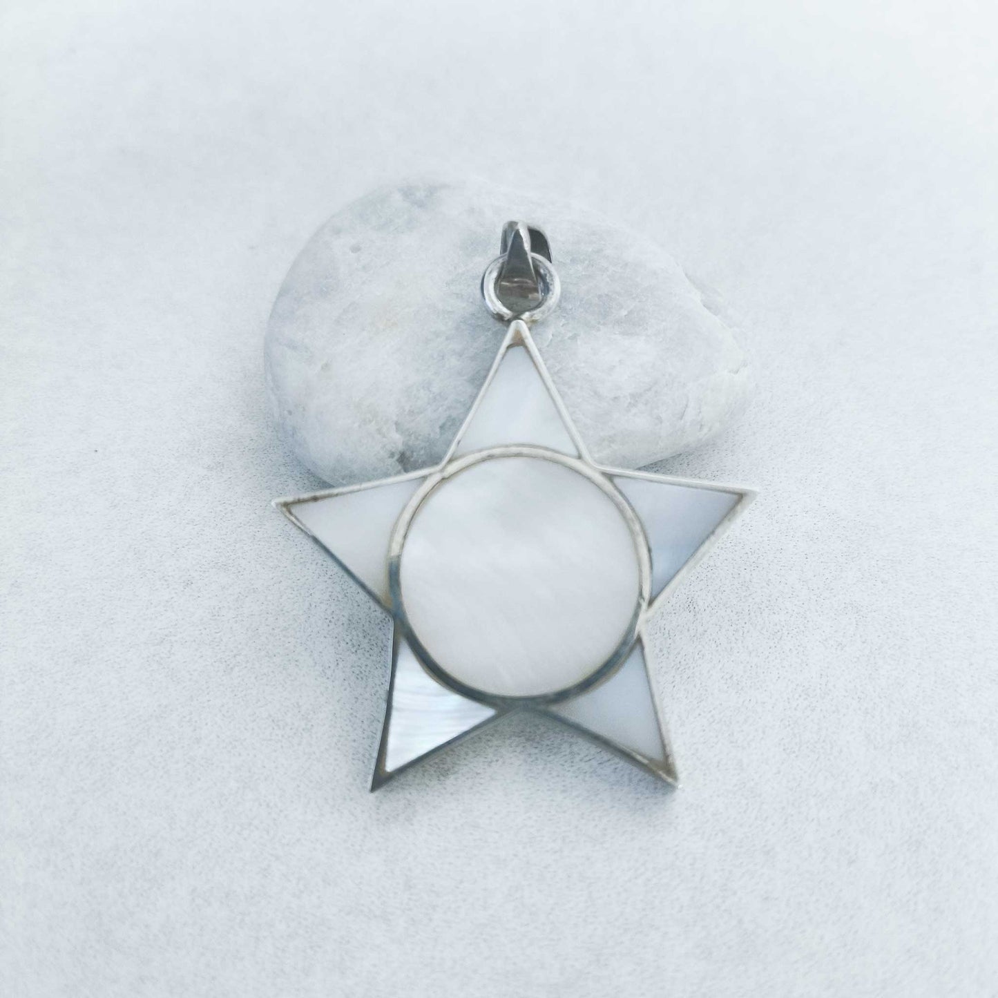Colgante Estrella de Cinco Puntas en Nácar y Plata de Ley 925 (40 x 35 mm)