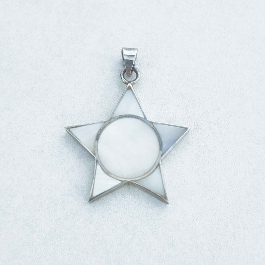 Colgante Estrella de Cinco Puntas en Nácar y Plata de Ley 925 (40 x 35 mm)