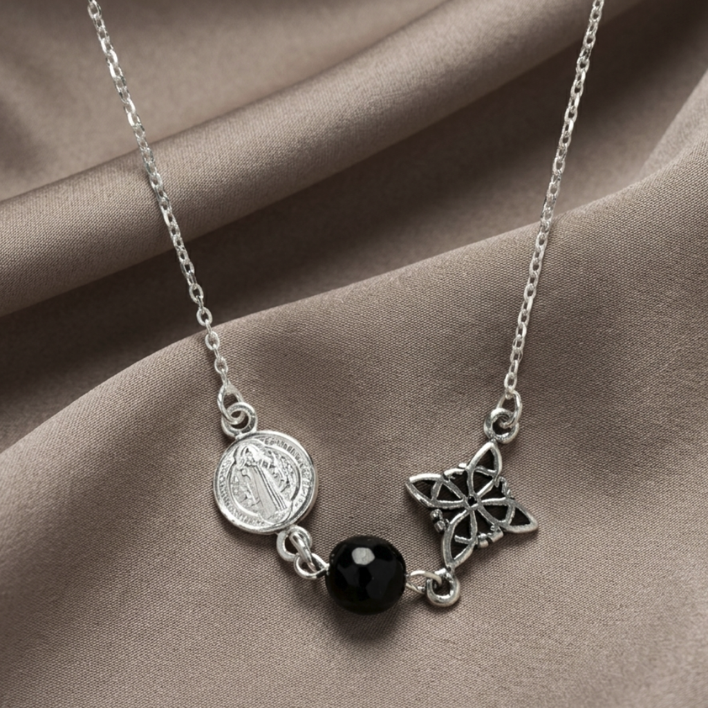 Collar de Plata de Ley 925 con San Benito, Nudo de Brujas y Ónix
