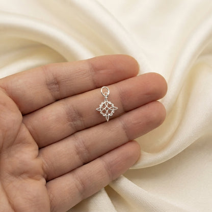 Colgante Nudo de Brujas de Plata de Ley 925