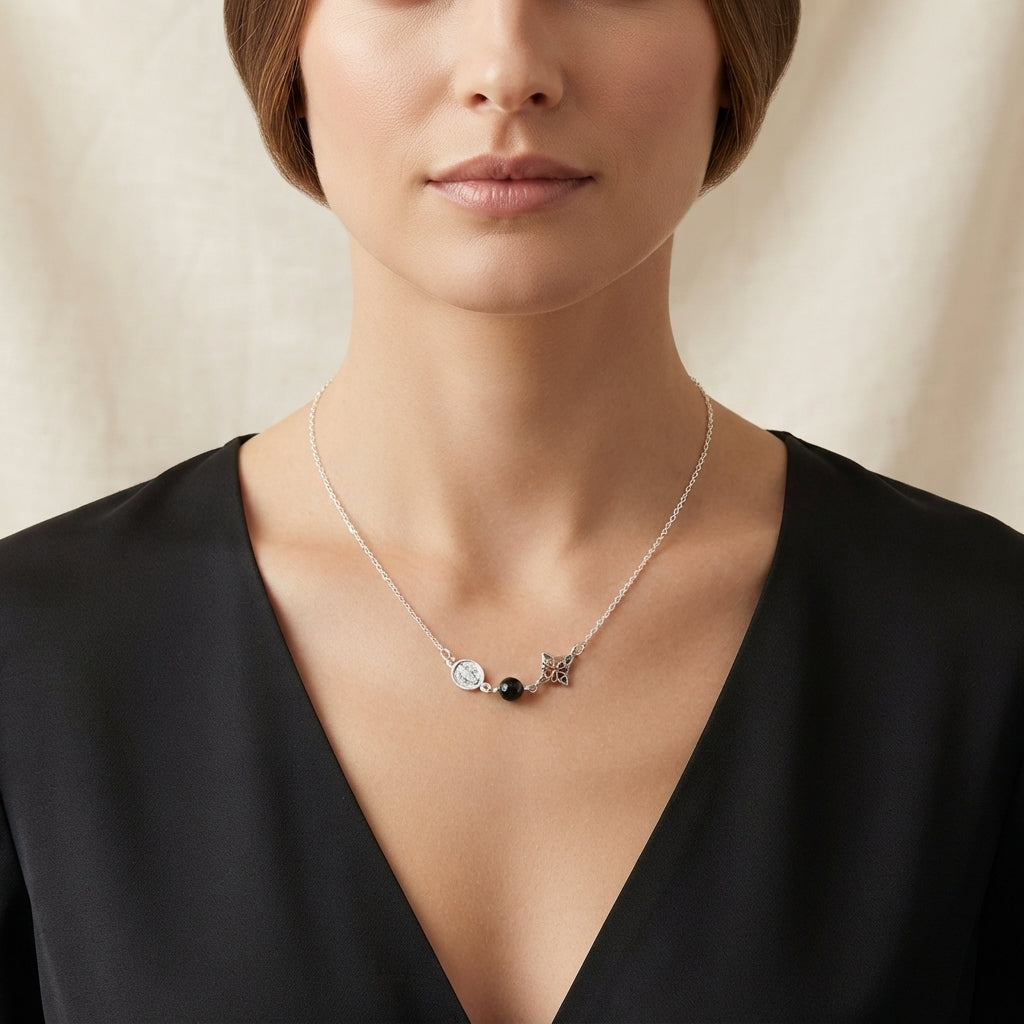 Collar de Plata de Ley 925 con San Benito, Nudo de Brujas y Ónix