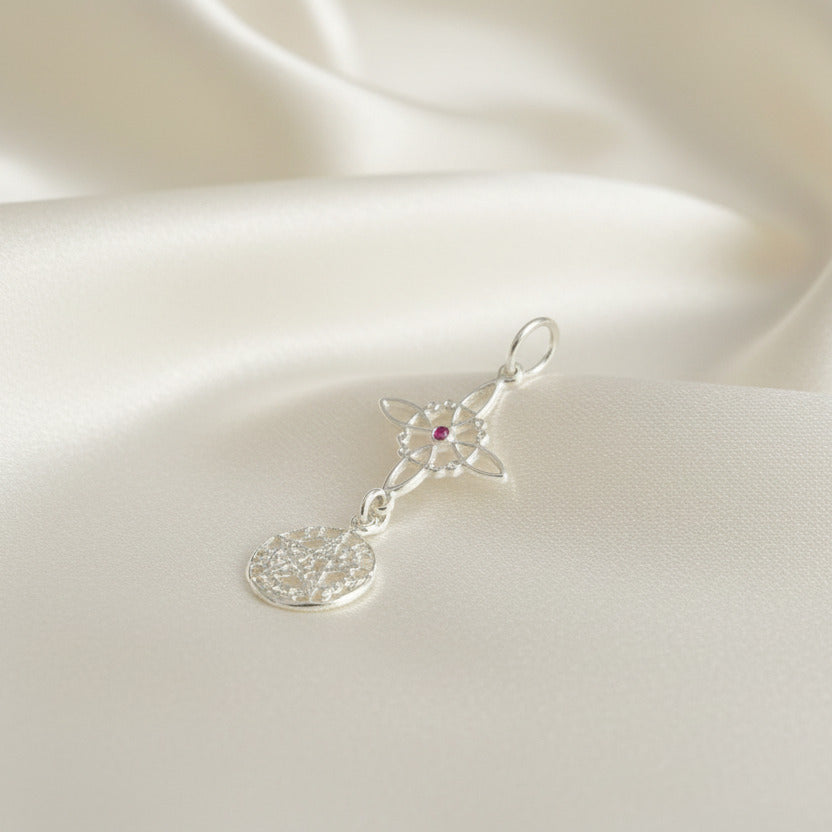 Colgante "Fuerza Vital" en Plata de Ley - Amuleto Nudo de Bruja, Tetragramatón y Gema Roja