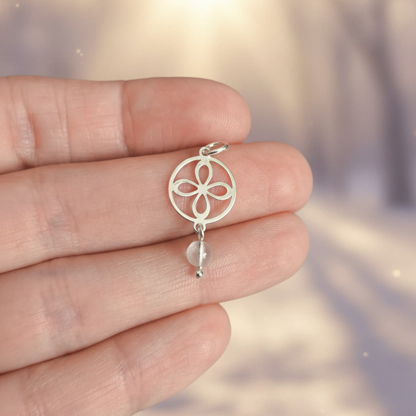 Colgante "Luz del Destino" en Plata de Ley - Amuleto Trébol de Cuatro Hojas y Cuarzo Transparente