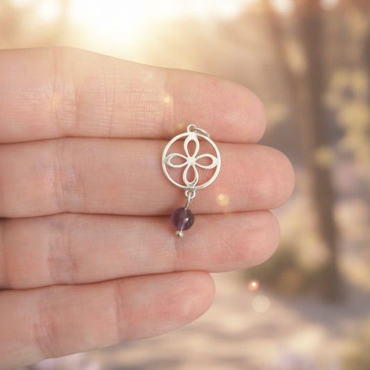 Colgante "Claridad Interior" en Plata de Ley - Amuleto Trébol de Cuatro Hojas y Amatista