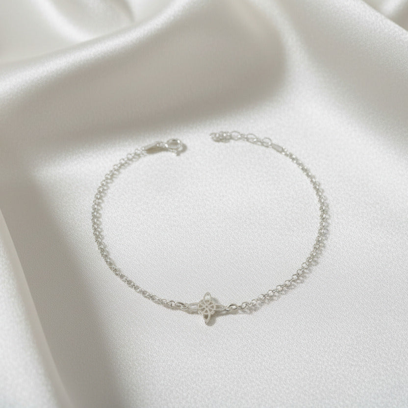 Pulsera "Vínculo de Protección" en Plata de Ley - Nudo de Bruja con Cadena Rolo