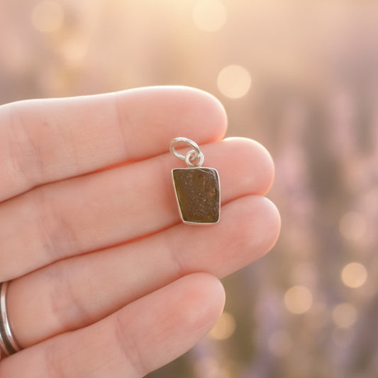 Colgante Moldavita en Plata de Ley 925 - Piedra Natural Transformadora