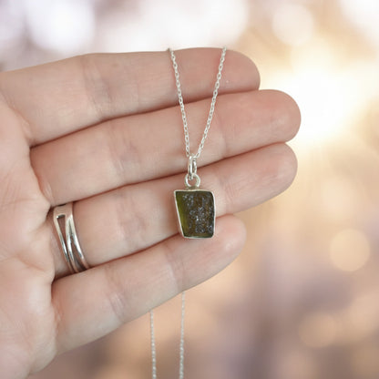 Colgante Moldavita en Plata de Ley 925 - Piedra Natural Transformadora