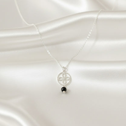 Colgante "Fortuna Serena" en Plata de Ley - Amuleto Trébol de Cuatro Hojas y Ónice Negro