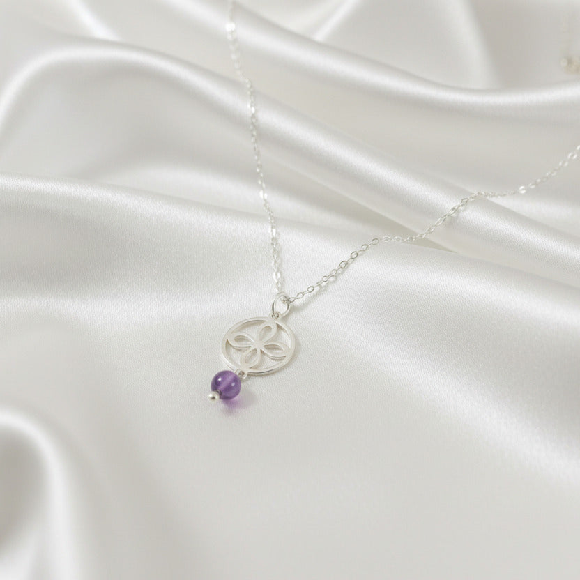 Colgante "Claridad Interior" en Plata de Ley - Amuleto Trébol de Cuatro Hojas y Amatista