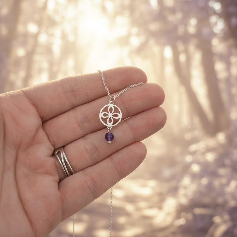 Colgante "Claridad Interior" en Plata de Ley - Amuleto Trébol de Cuatro Hojas y Amatista