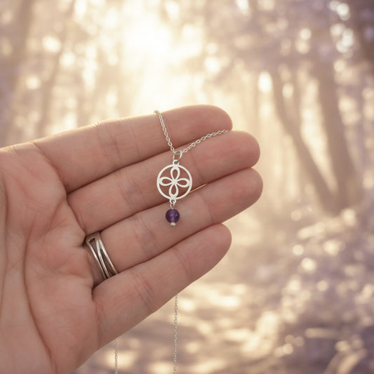 Colgante "Claridad Interior" en Plata de Ley - Amuleto Trébol de Cuatro Hojas y Amatista