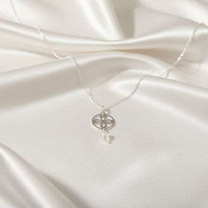 Colgante "Luz del Destino" en Plata de Ley - Amuleto Trébol de Cuatro Hojas y Cuarzo Transparente