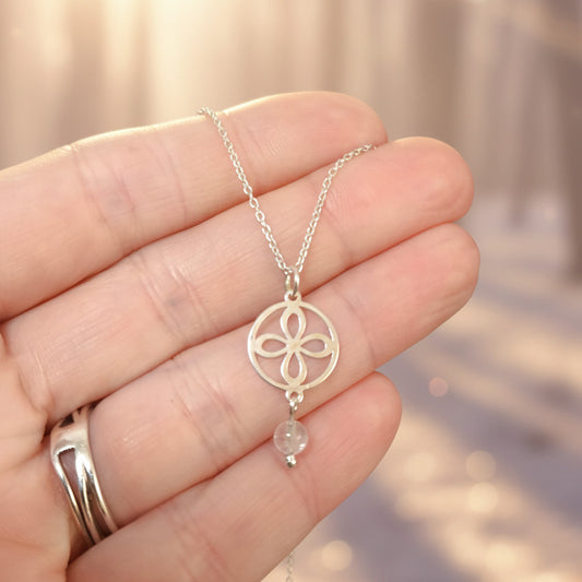 Colgante "Luz del Destino" en Plata de Ley - Amuleto Trébol de Cuatro Hojas y Cuarzo Transparente