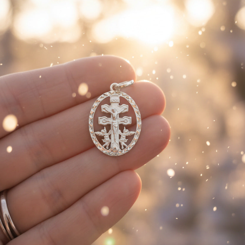 Colgante "Protección de Luz" en Plata de Ley - Cruz de Caravaca Ancestral