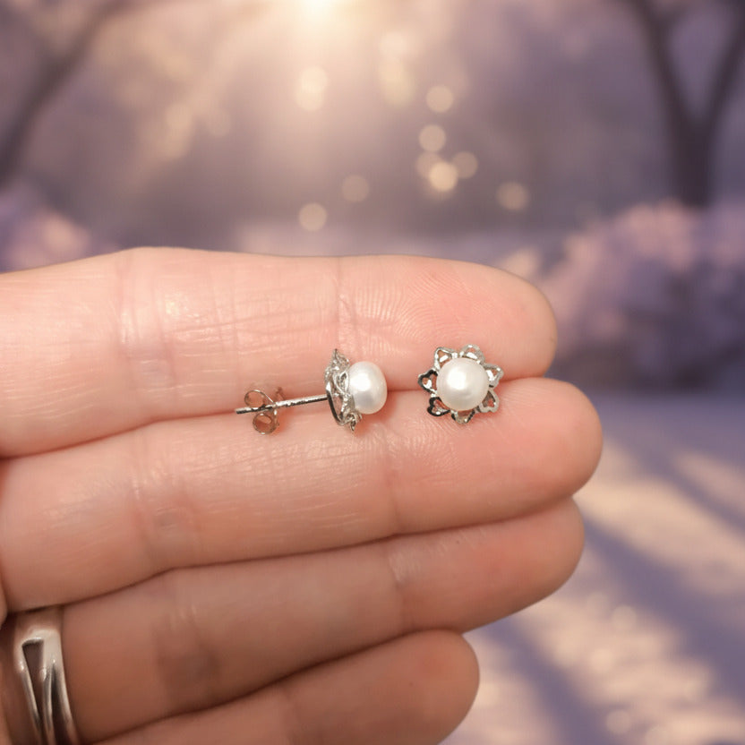 Pendientes "Esencia de Amor" en Plata Rodiada - Perla Cultivada y Orla de Corazones