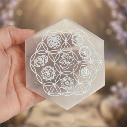 Placa Hexagonal de Selenita Chakras – Base de Alineación y Equilibrio Astral