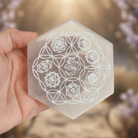Placa Hexagonal de Selenita Chakras – Base de Alineación y Equilibrio Astral