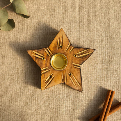 Soporte de Incienso y Conos Estrella Solar – Madera Tallada Artesanal (8 cm)