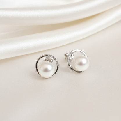 Pendientes Místicos "Círculo de Intuición Lunae" – Plata Rodiada, Perla Cultivada y Circonitas (11.8mm)