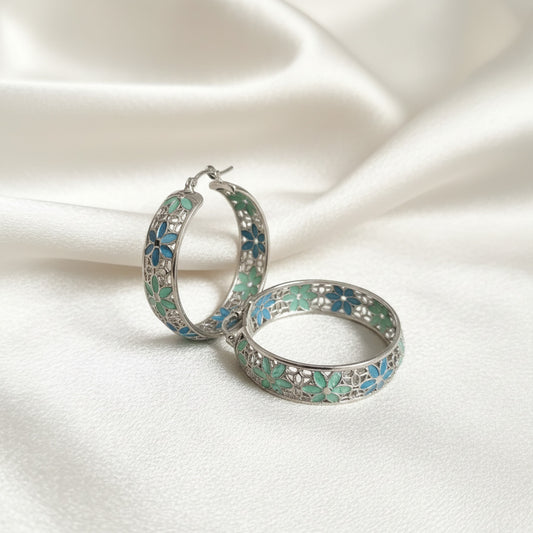 Aros "Eternal Blossom" – Pendientes Calados con Esmalte Floral en Plata de Ley 925 (34.5 mm)