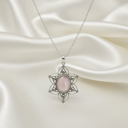 Colgante "Estrella del Corazón" – Plata de Ley 925 con Cuarzo Rosa Natural (46mm)