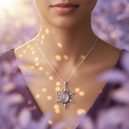 Colgante "Estrella del Corazón" – Plata de Ley 925 con Cuarzo Rosa Natural (46mm)