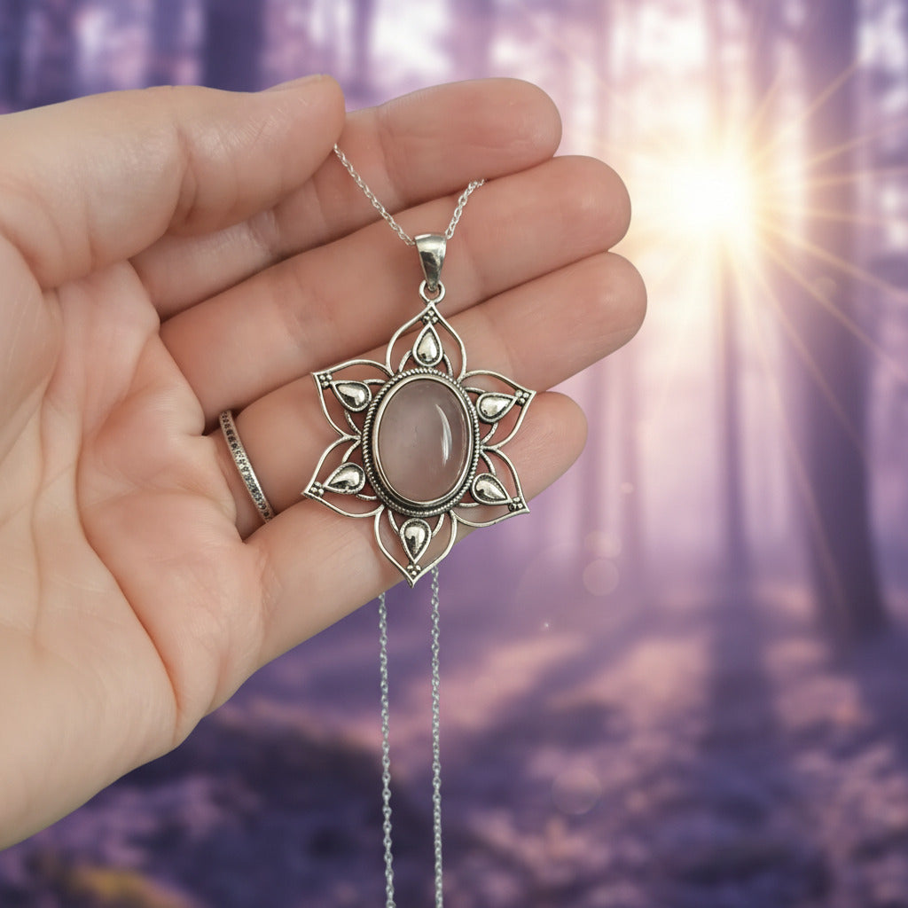 Colgante "Estrella del Corazón" – Plata de Ley 925 con Cuarzo Rosa Natural (46mm)